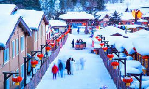 Pedestrian-Street-Snow-Town